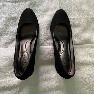 Lifestride black heels size 7 1/2 Medium 2 inch heel height